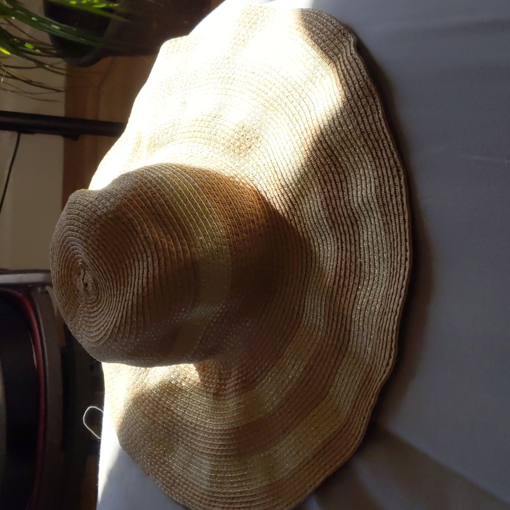 Paper 🌞 hat - Picture 5 of 6